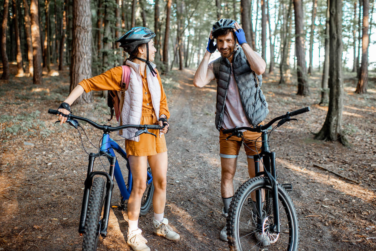couple-traveling-with-bicycles-in-the-forest-2022-01-18-23-56-49-utc-1.jpg