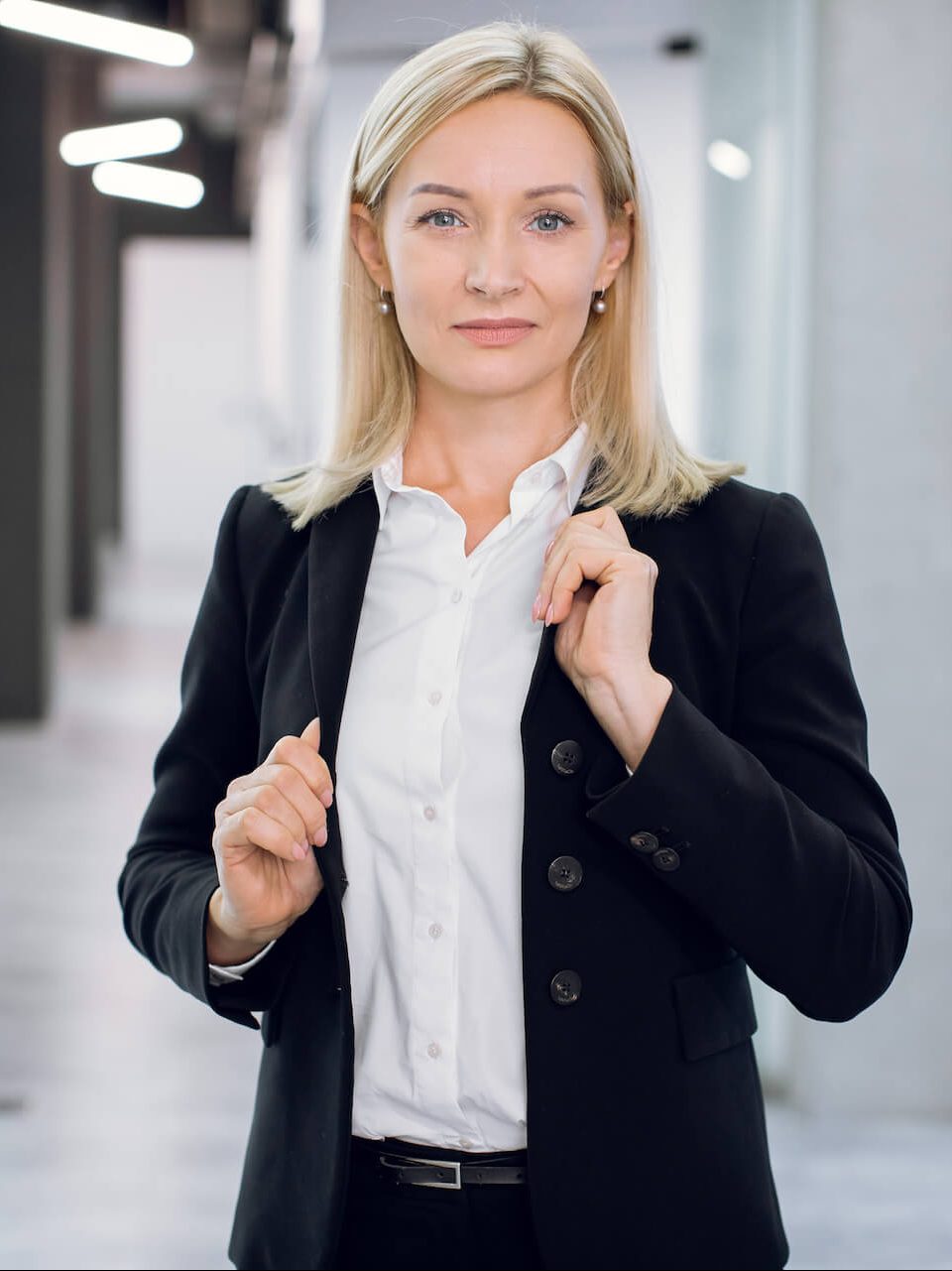 people-business-office-company-worker-concept-2022-01-28-06-58-52-utc-e1658645984284.jpg