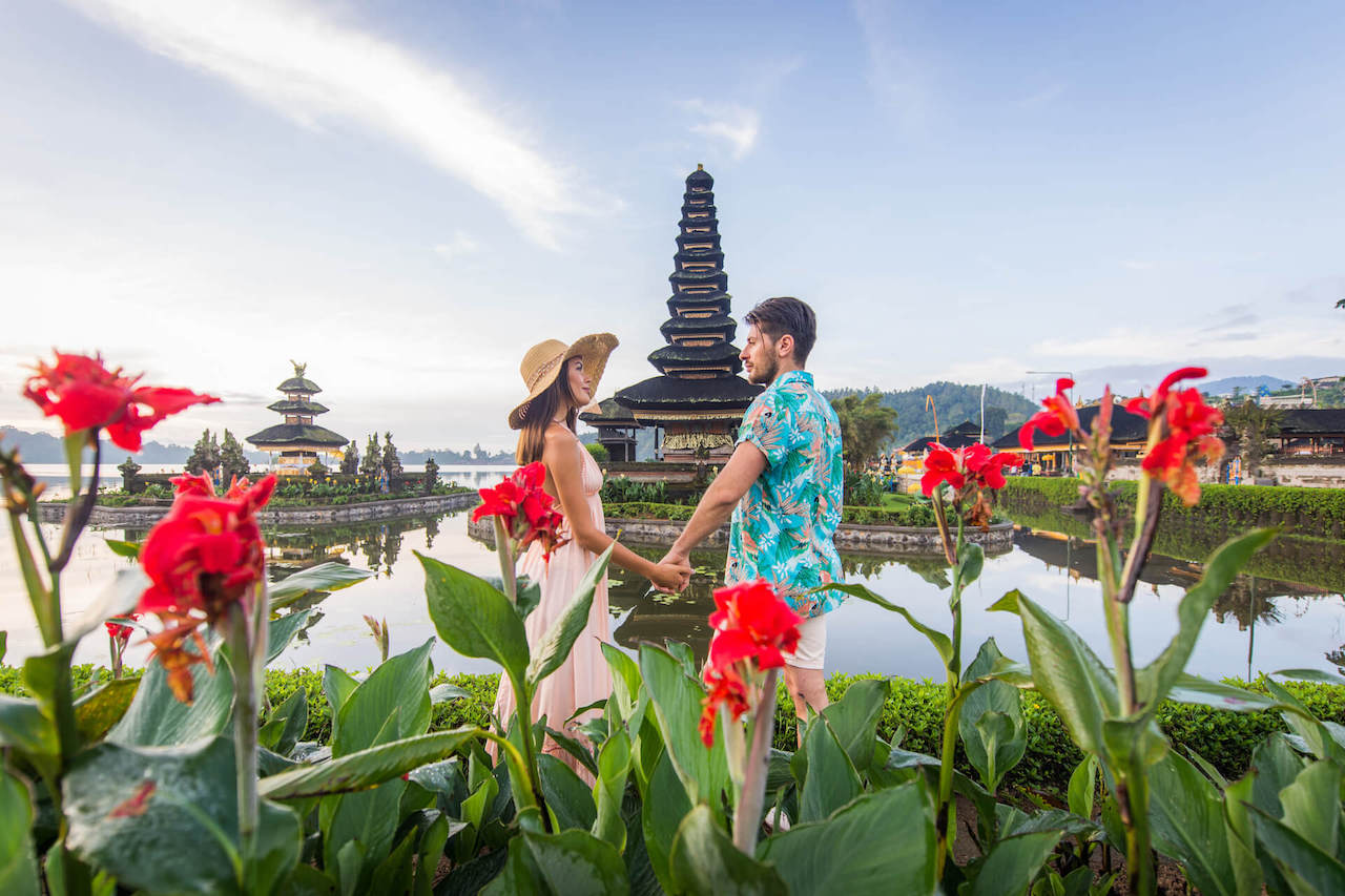 young-couple-at-the-pura-ulun-danu-bratan-bali-2021-09-01-17-17-21-utc-1.jpg